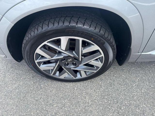 used 2022 Hyundai Santa Fe car, priced at $28,390