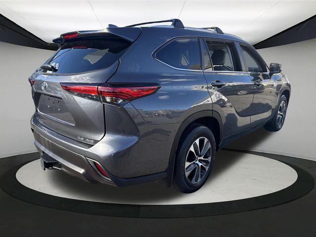 used 2023 Toyota Highlander car, priced at $36,390