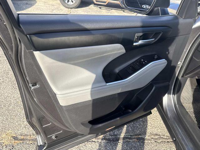 used 2023 Toyota Highlander car, priced at $36,390