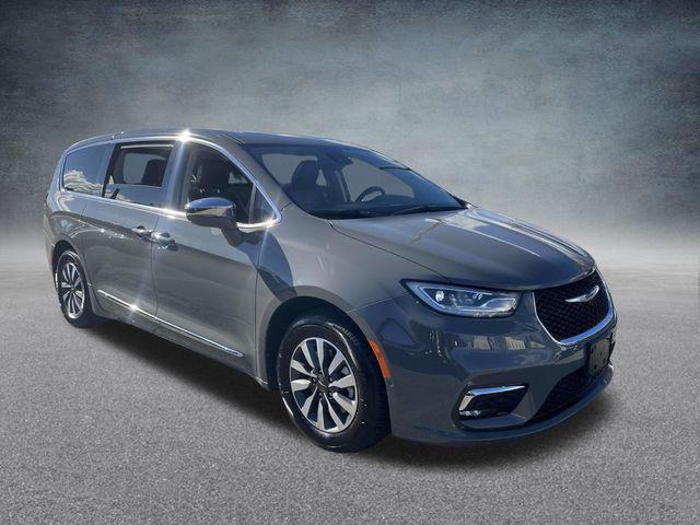 used 2022 Chrysler Pacifica Hybrid car, priced at $28,392