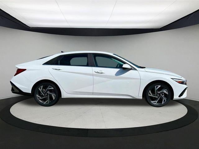 new 2024 Hyundai Elantra car, priced at $27,285