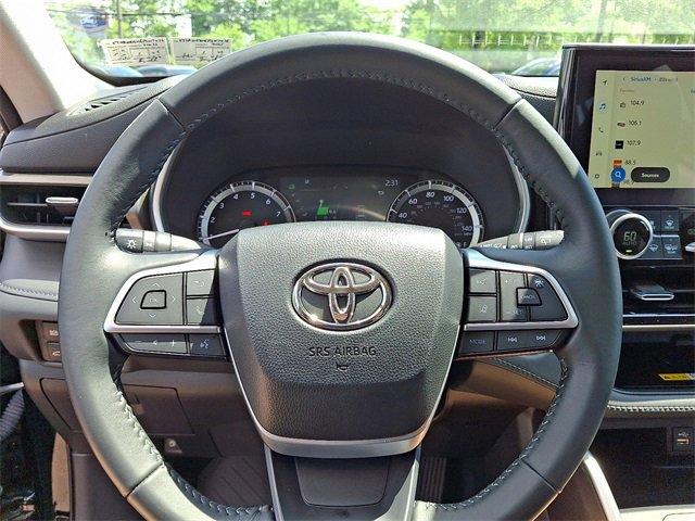 used 2023 Toyota Highlander car, priced at $38,994
