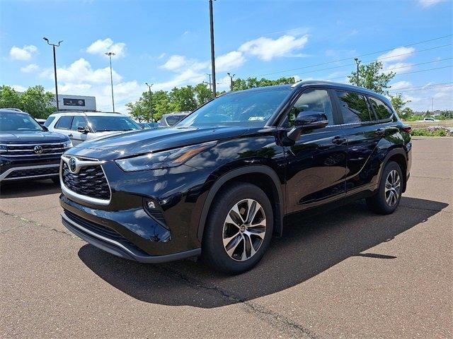 used 2023 Toyota Highlander car, priced at $38,994