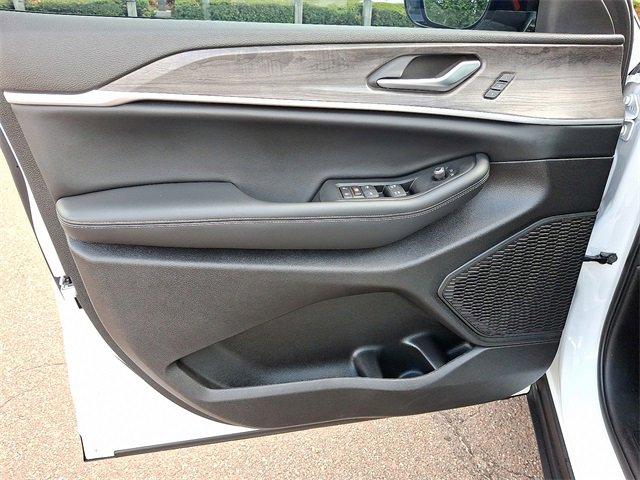 used 2024 Jeep Grand Cherokee car, priced at $35,989