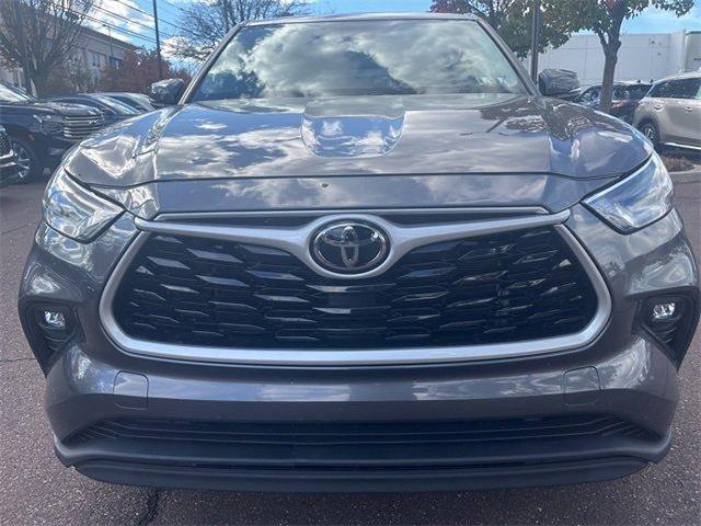 used 2022 Toyota Highlander car, priced at $28,894