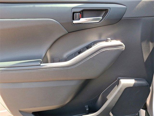 used 2022 Toyota Highlander car, priced at $36,289