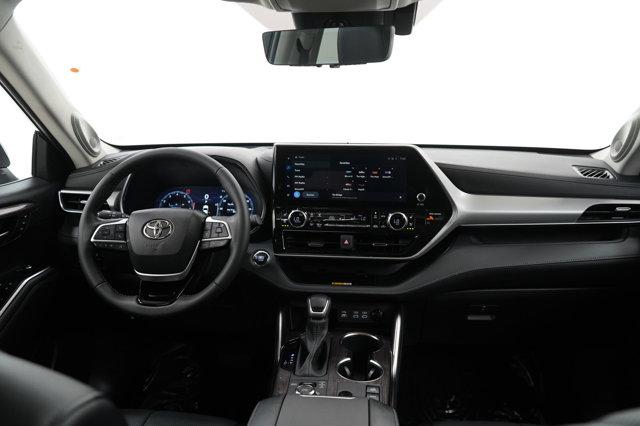 used 2023 Toyota Highlander car, priced at $46,998
