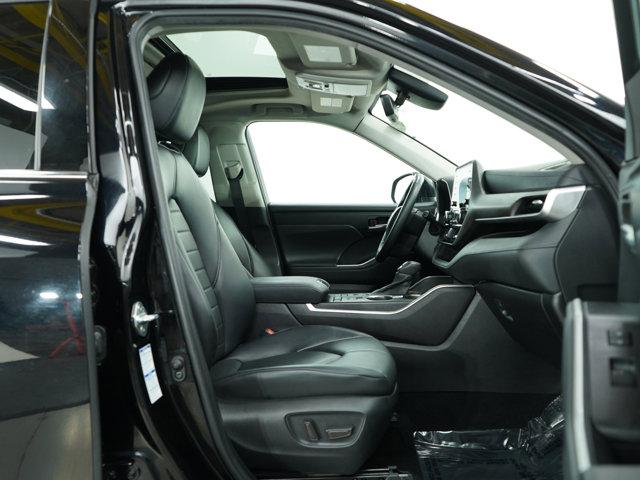 used 2022 Toyota Highlander car, priced at $35,998