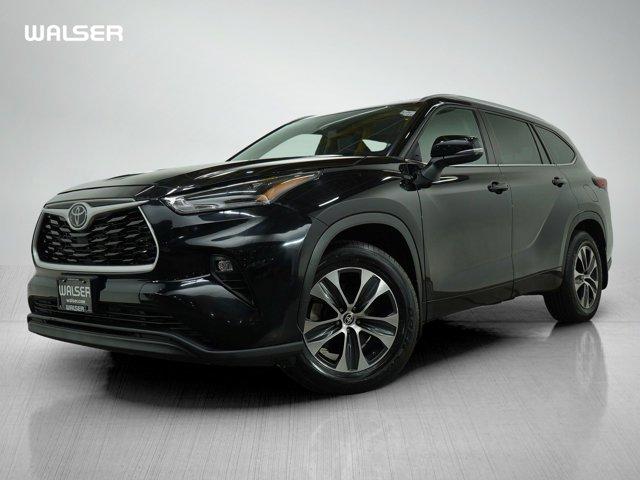 used 2022 Toyota Highlander car, priced at $35,998