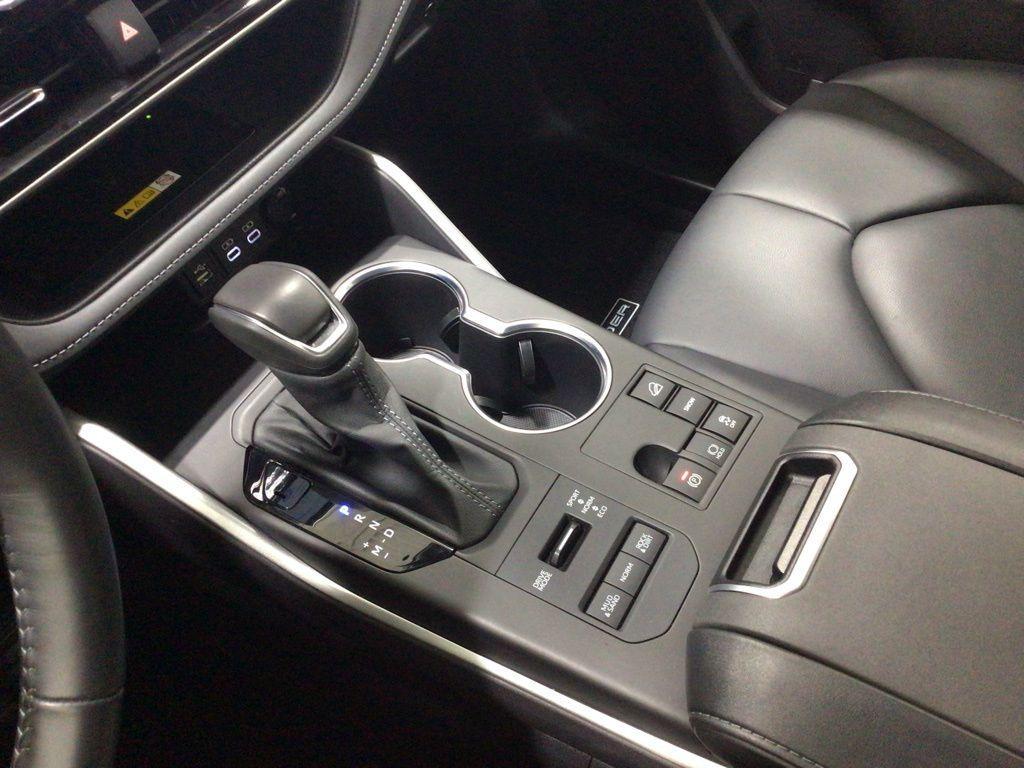 used 2024 Toyota Highlander car, priced at $42,500