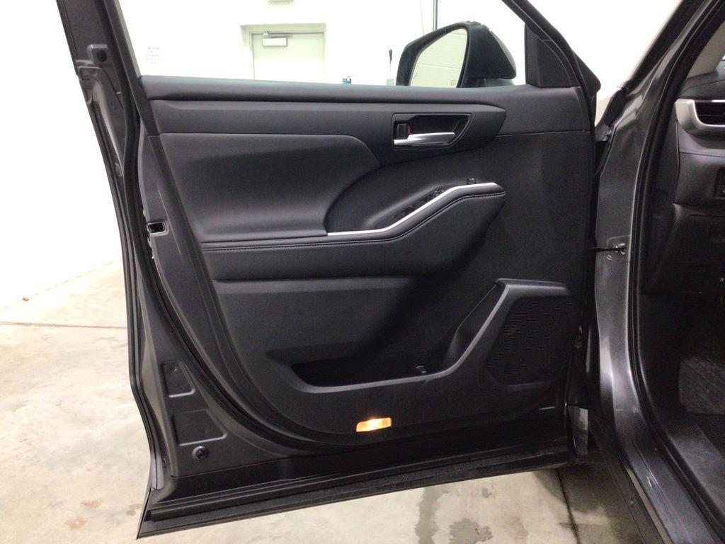 used 2024 Toyota Highlander car, priced at $42,500
