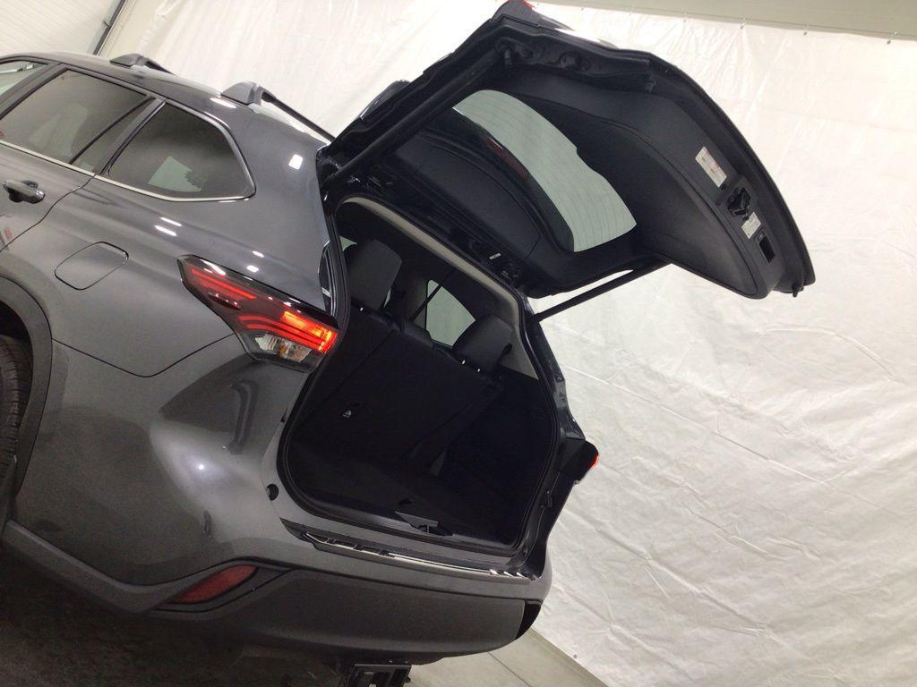 used 2024 Toyota Highlander car, priced at $42,500