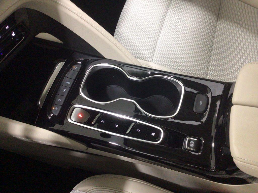 used 2023 Buick Envision car, priced at $28,600