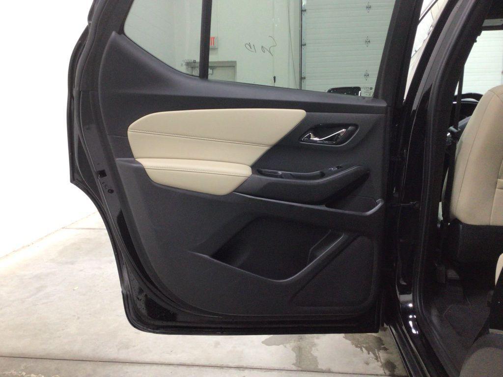 used 2023 Chevrolet Traverse car, priced at $27,200