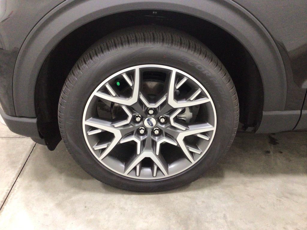 new 2025 Ford Explorer car, priced at $60,625