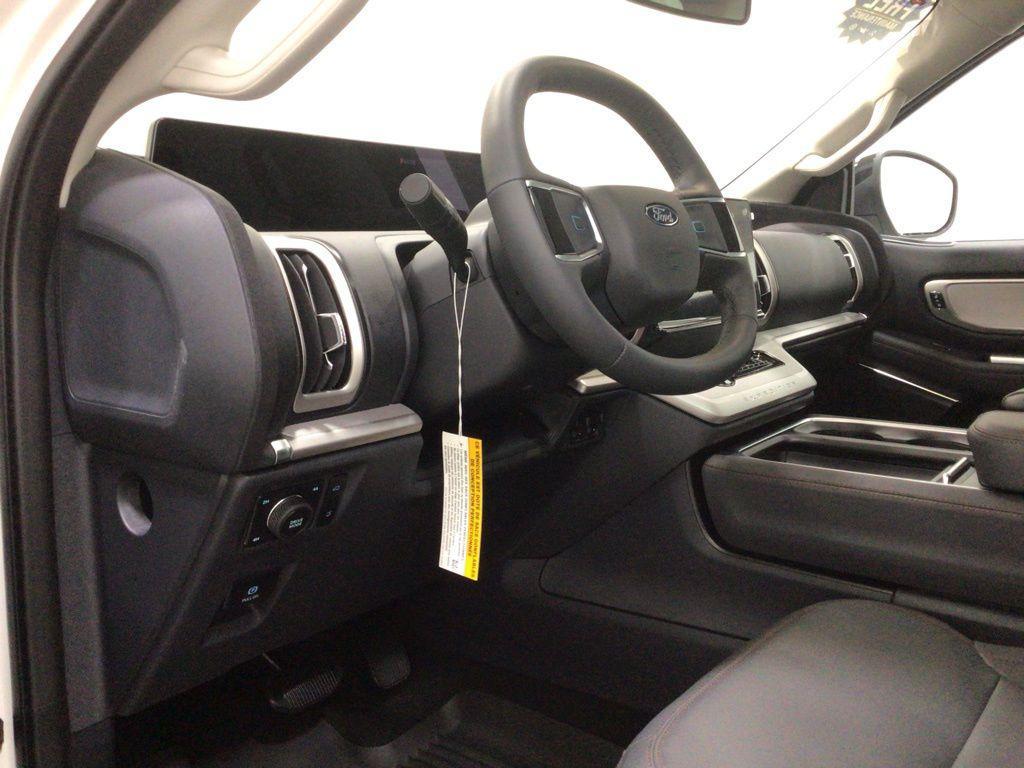 new 2025 Ford Expedition car, priced at $73,500