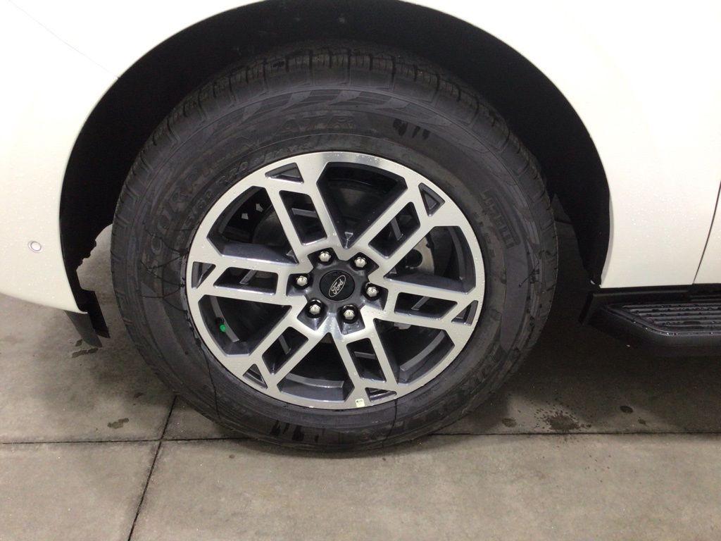 new 2025 Ford Expedition car, priced at $73,500