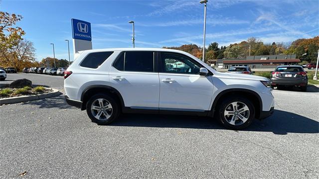 new 2025 Honda Pilot car, priced at $48,180