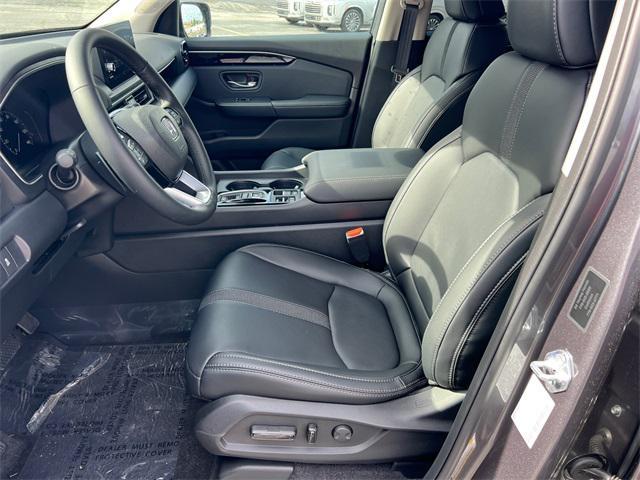 new 2025 Honda Pilot car, priced at $47,050