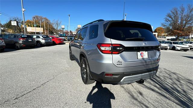 new 2025 Honda Pilot car, priced at $50,795