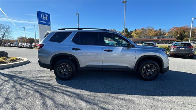 new 2025 Honda Pilot car, priced at $50,795