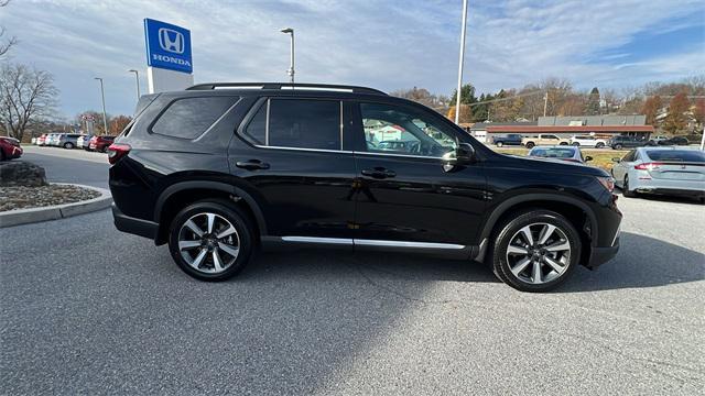 new 2025 Honda Pilot car, priced at $54,475