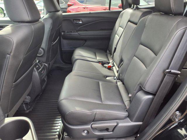 used 2022 Honda Pilot car, priced at $28,055