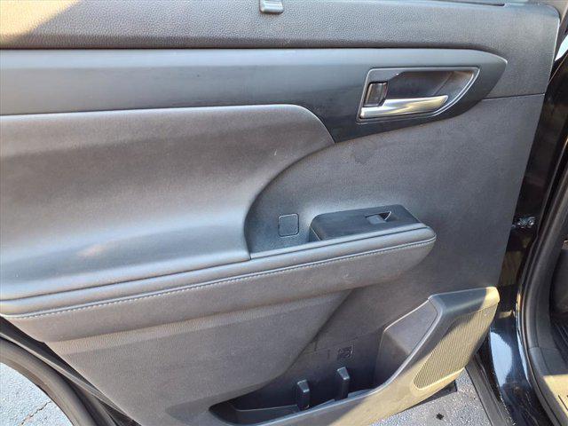 used 2020 Toyota Highlander car, priced at $24,490