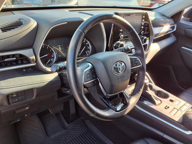 used 2020 Toyota Highlander car, priced at $24,490