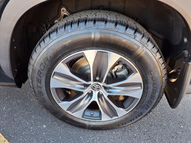 used 2020 Toyota Highlander car, priced at $24,490