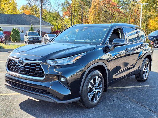used 2020 Toyota Highlander car, priced at $24,490