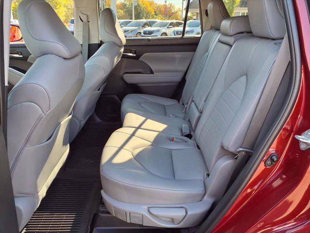 used 2021 Toyota Highlander car, priced at $33,997