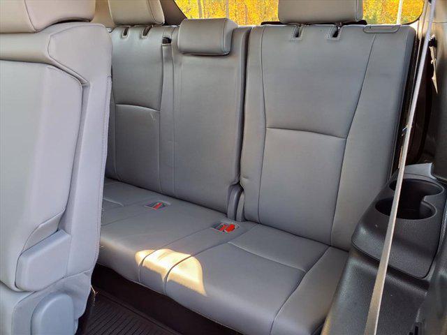 used 2021 Toyota Highlander car, priced at $33,997
