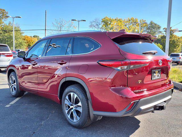 used 2021 Toyota Highlander car, priced at $33,997