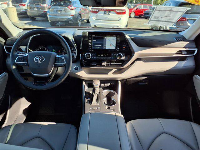 used 2021 Toyota Highlander car, priced at $33,997