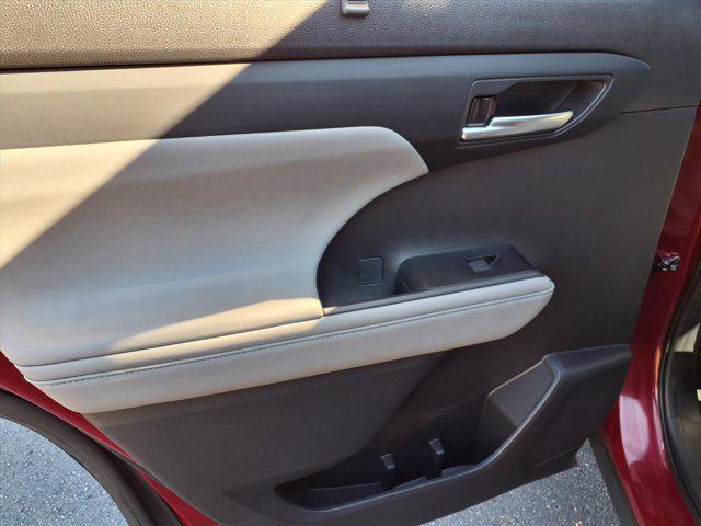 used 2021 Toyota Highlander car, priced at $33,997