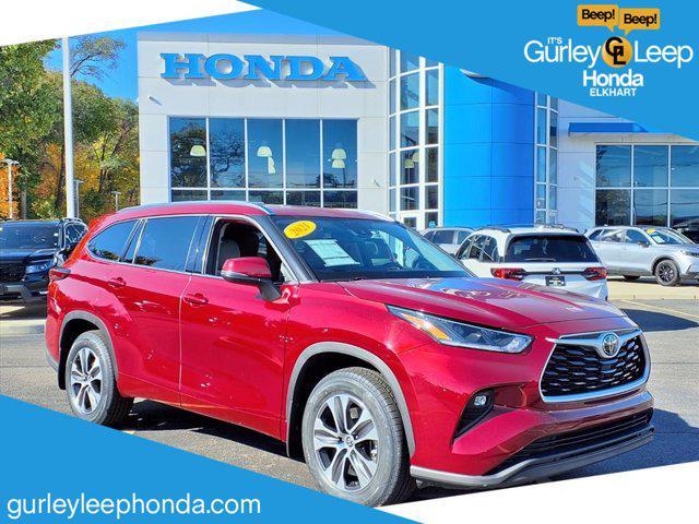 used 2021 Toyota Highlander car, priced at $33,997