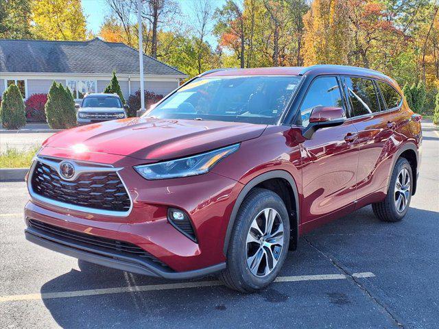 used 2021 Toyota Highlander car, priced at $33,997