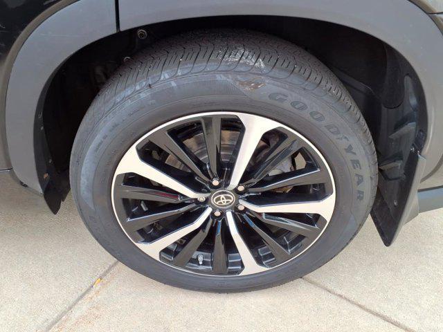 used 2021 Toyota Highlander car, priced at $35,940