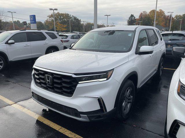 new 2025 Honda Pilot car, priced at $45,980