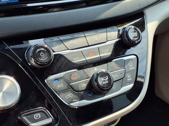 used 2024 Chrysler Pacifica car, priced at $22,658