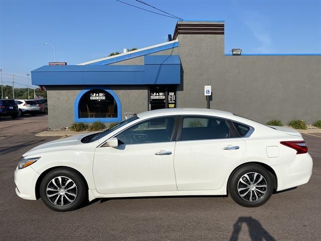 used 2016 Nissan Altima car, priced at $9,995
