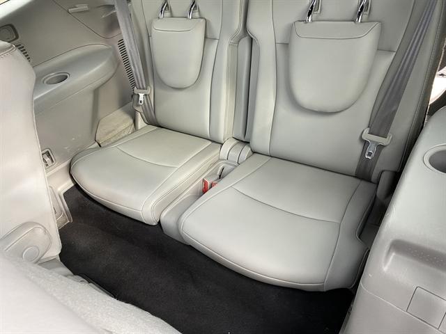 used 2013 Toyota Highlander car, priced at $13,650