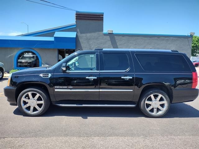 used 2014 Cadillac Escalade ESV car, priced at $24,995