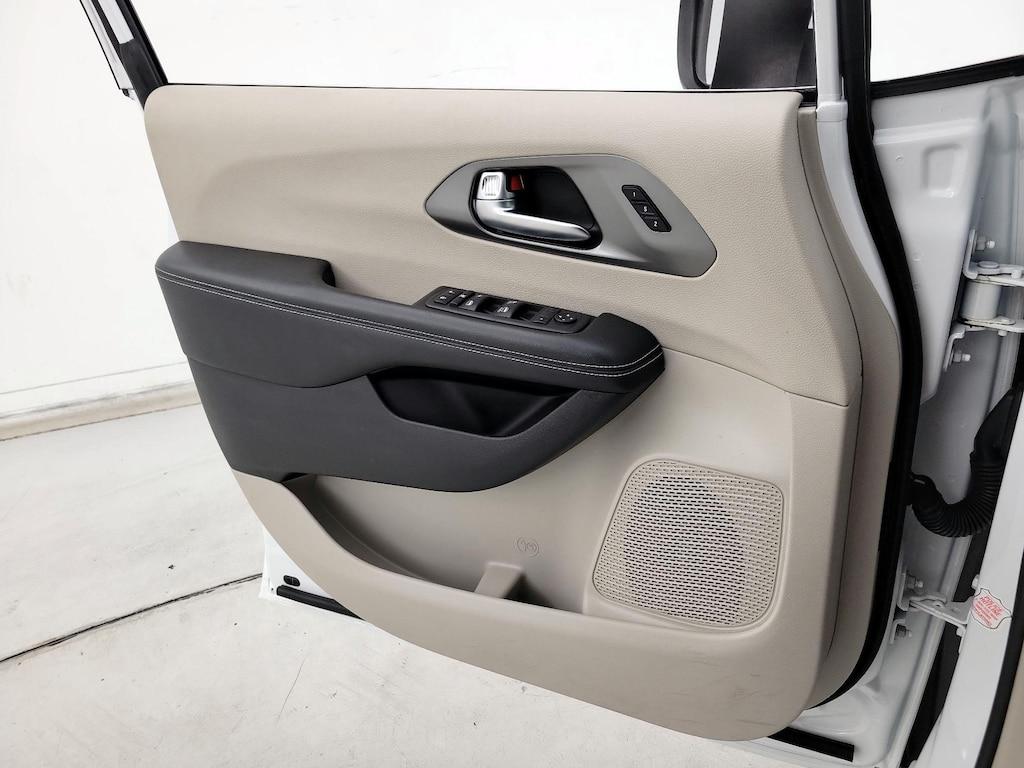 used 2023 Chrysler Pacifica car, priced at $26,998