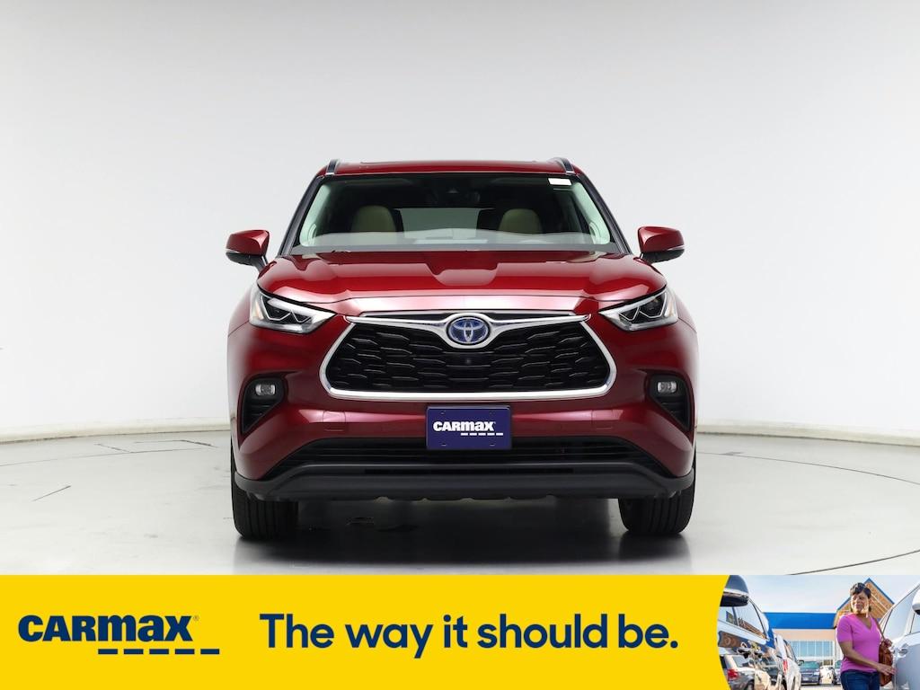 used 2021 Toyota Highlander Hybrid car, priced at $34,998