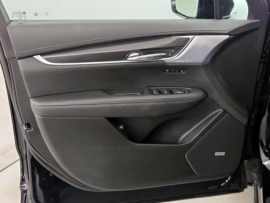 used 2023 Cadillac XT6 car, priced at $44,998
