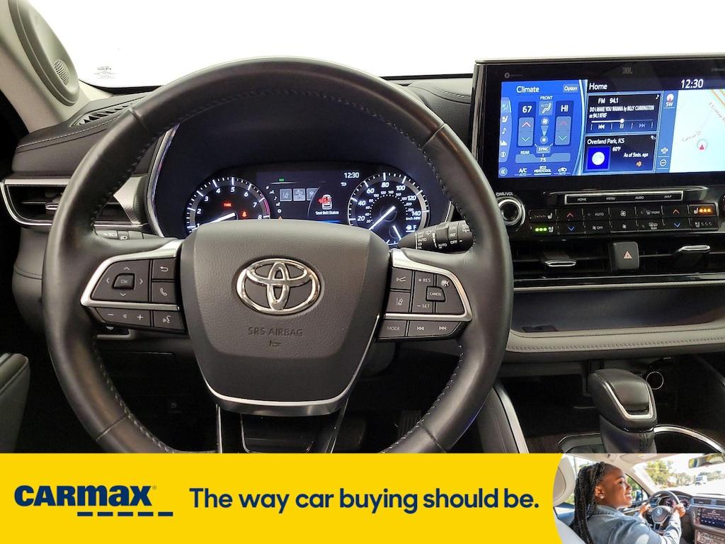 used 2021 Toyota Highlander car, priced at $41,998