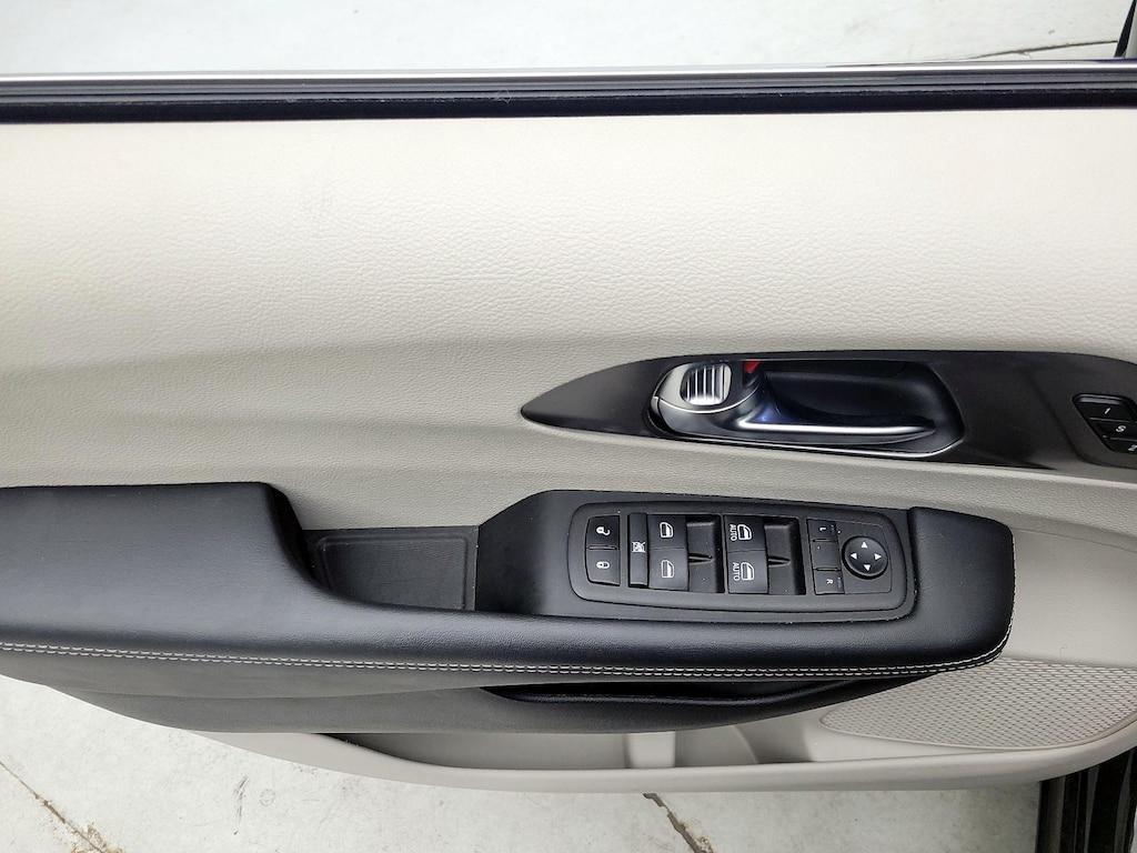 used 2023 Chrysler Pacifica Hybrid car, priced at $28,998