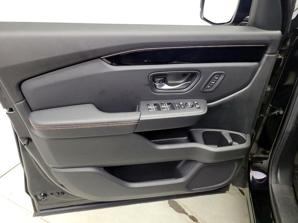 used 2025 Honda Pilot car, priced at $47,998